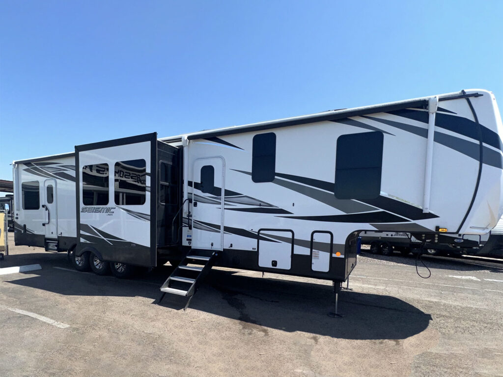 2021 Jayco Seismic 3815