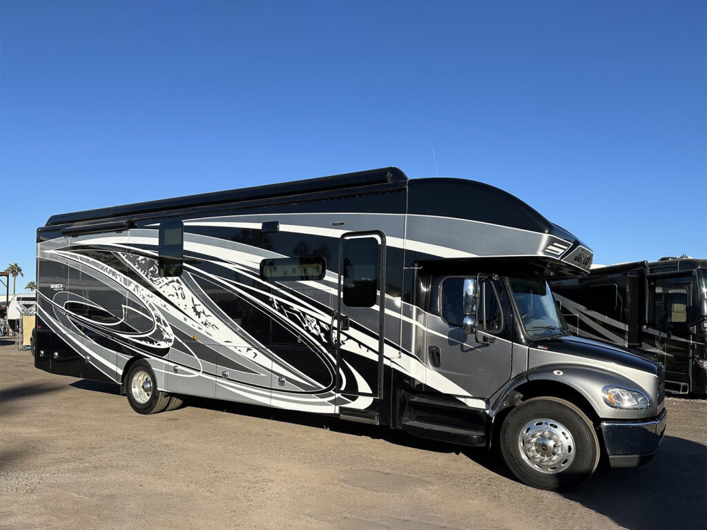 2021 Jayco Seneca Prestige 37K