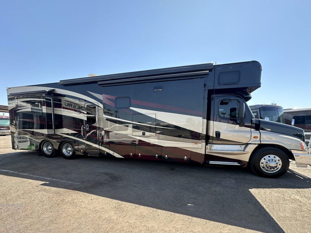 2014 Haulmark Motor Coach Cascadia M-4501GS 500HP 2014 Haulmark Motor Coach Cascadia M-4501GS 500HP