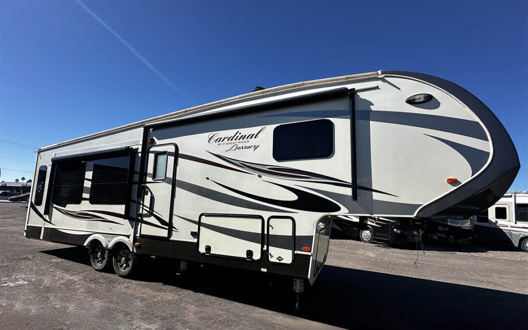 2019 Forest River Cardinal Luxury 3350RLX